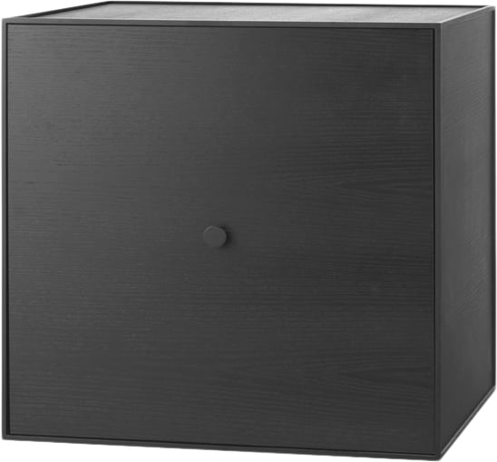 Audo Copenhagen Frame 49 med Låge og Hylde Sortbejdset Ask Black Str 49cmx49cmx42cm - Reoler hos Magasin
